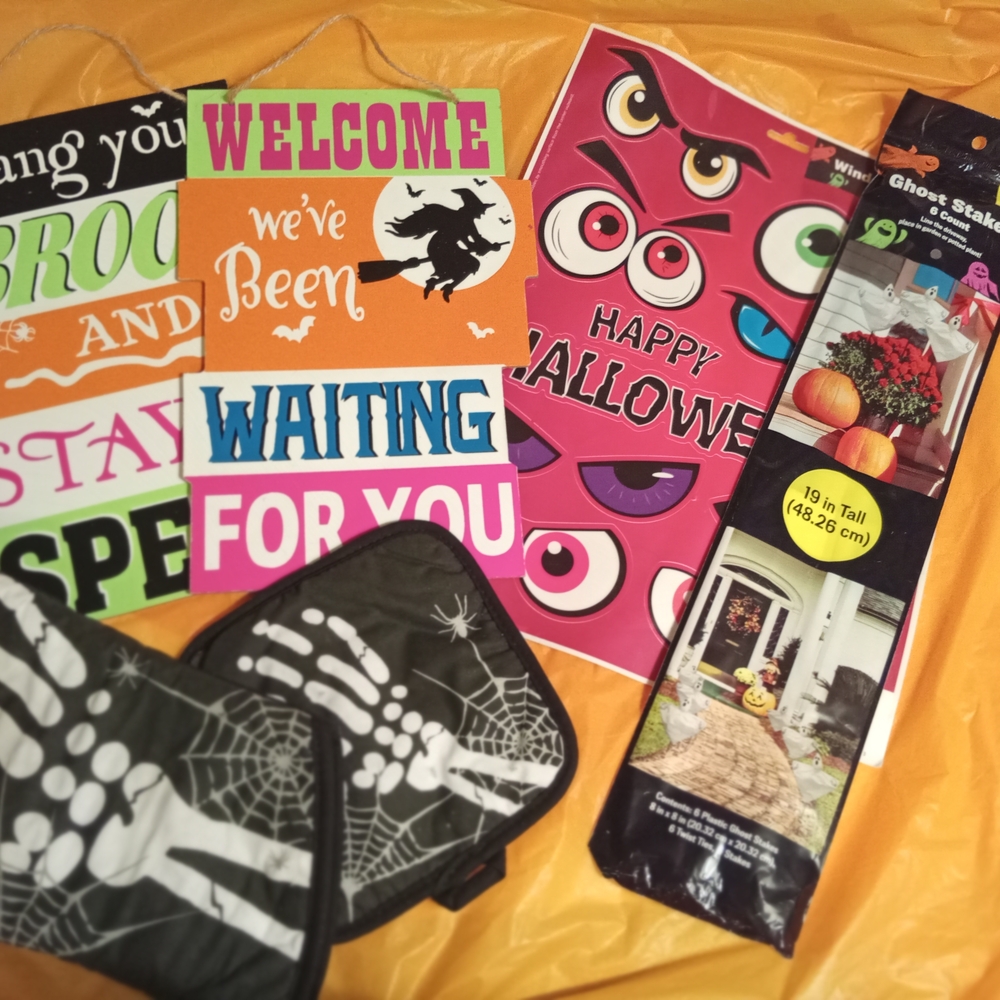 Better Homes And Gardens Halloween Decoration Set - Black, Orange, Pink